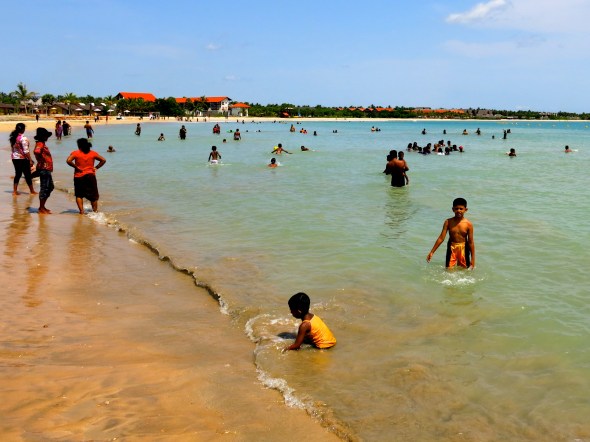 Swimmers ar Pasikudah
