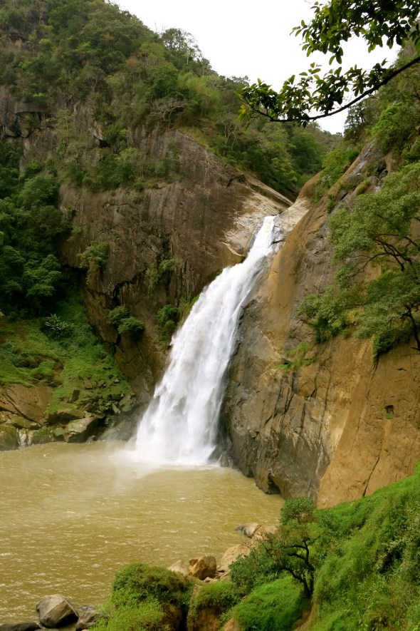 Dunhinda Falls